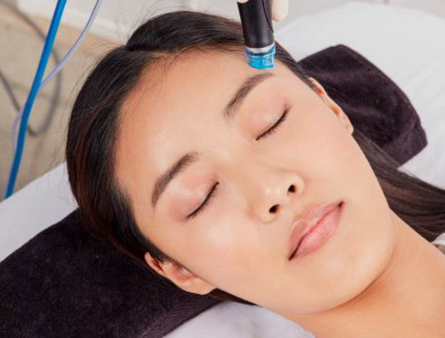 Deluxe HydraFacial with Dermaplaning